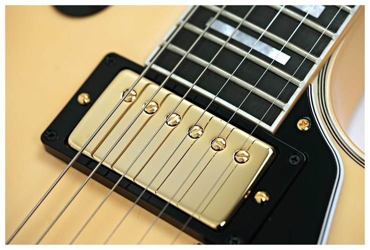 Gibson Custom Shop Made 2 Measure 1968 Les Paul Custom Heavy Antique White VOS Gold Hardware #506678 Gibson Custom Shop Made 2 Measure 1968 Les Paul Custom Heavy Antique White VOS Gold Hardware #506678