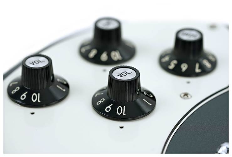 Fender Limited Edition Chris Shiflett Cleaver Telecaster Deluxe Rosewood Fingerboard Charcoal Frost Metallic Fender Limited Edition Chris Shiflett Cleaver Telecaster Deluxe Rosewood Fingerboard Charcoal Frost Metallic