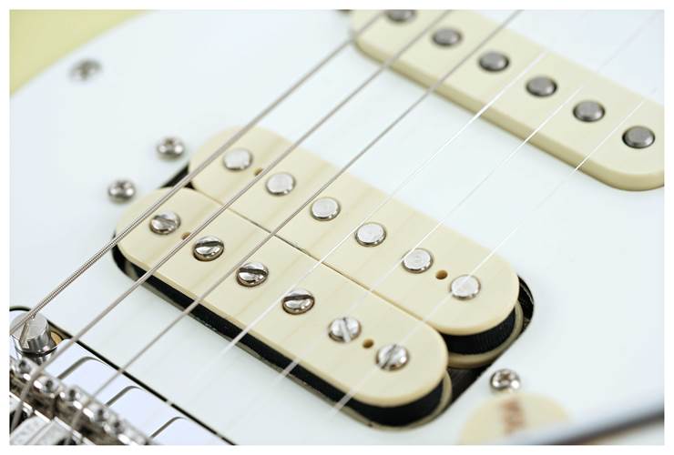 Fender Player II Stratocaster HSS Hialeah Yellow Maple Fingerboard Fender Player II Stratocaster HSS Hialeah Yellow Maple Fingerboard