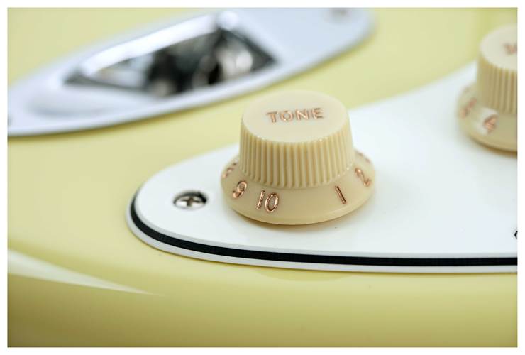 Fender Player II Stratocaster HSS Hialeah Yellow Maple Fingerboard Fender Player II Stratocaster HSS Hialeah Yellow Maple Fingerboard