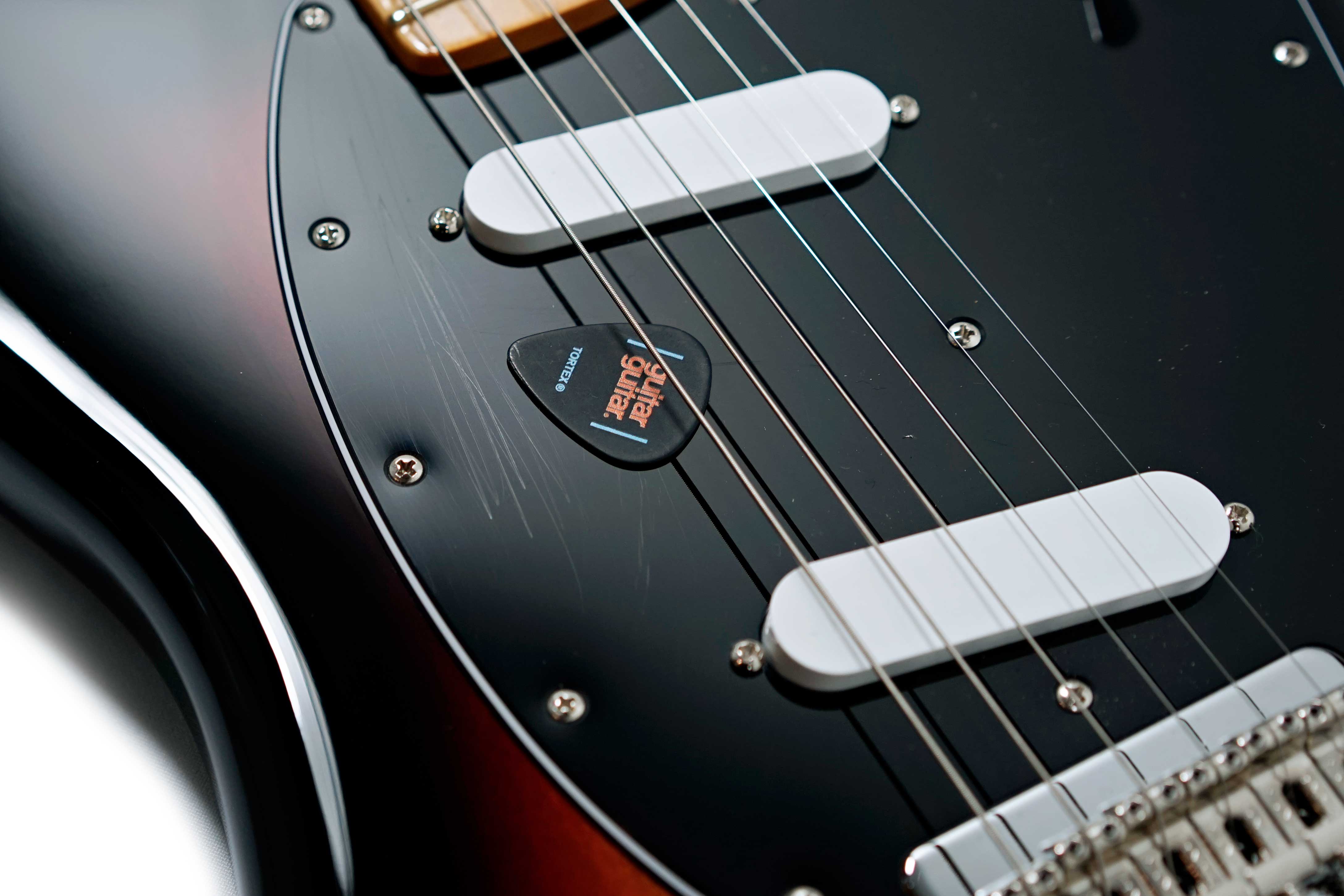 Fender Player II Mustang Maple Fingerboard 3-Color Sunburst (Ex-Demo) #MX24089955