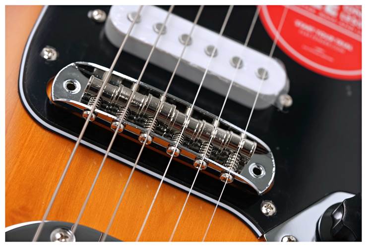 Squier Affinity Series Jaguar Indian Laurel Fingerboard Black Pickguard 3-Colour Sunburst Squier Affinity Series Jaguar Indian Laurel Fingerboard Black Pickguard 3-Colour Sunburst