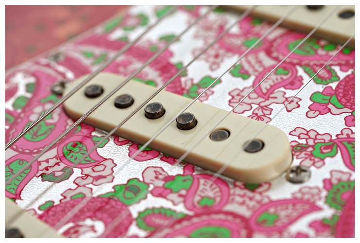 Fender Custom Shop Limited Edition 1968 Stratocaster Jouneyman Relic Pink Paisley #CZ580399 Fender Custom Shop Limited Edition 1968 Stratocaster Jouneyman Relic Pink Paisley #CZ580399