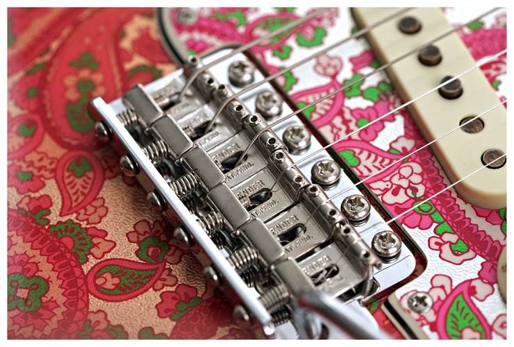 Fender Custom Shop Limited Edition 1968 Stratocaster Jouneyman Relic Pink Paisley #CZ580399 Fender Custom Shop Limited Edition 1968 Stratocaster Jouneyman Relic Pink Paisley #CZ580399