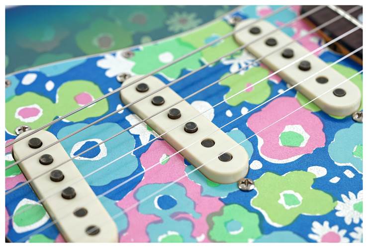 Fender Custom Shop Limited Edition 1968 Stratocaster Jouneyman Relic Blue Flower #CZ585437 Fender Custom Shop Limited Edition 1968 Stratocaster Jouneyman Relic Blue Flower #CZ585437