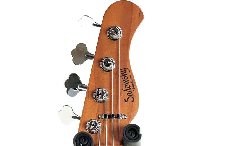 Sadowsky MetroExpress Standard JJ Candy Apple Red Maple Fingerboard Sadowsky MetroExpress Standard JJ Candy Apple Red Maple Fingerboard