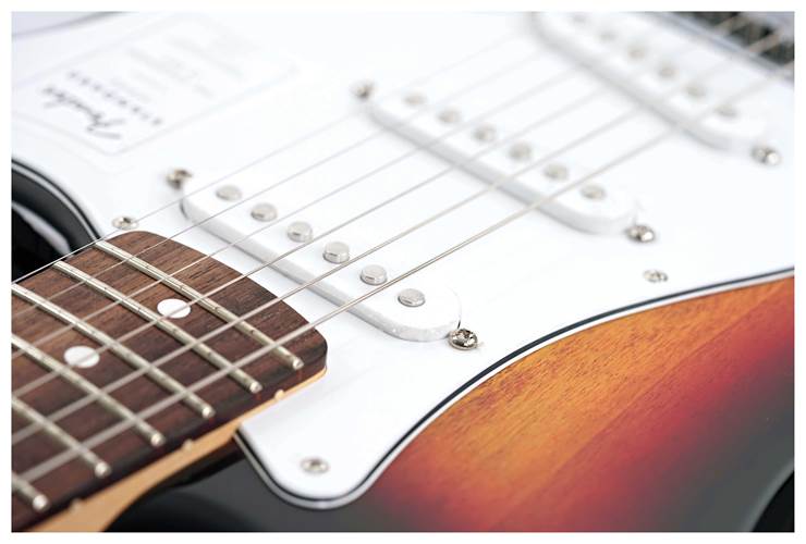 Fender Standard Stratocaster 3-Color Sunburst Indian Laurel Fingerboard Fender Standard Stratocaster 3-Color Sunburst Indian Laurel Fingerboard