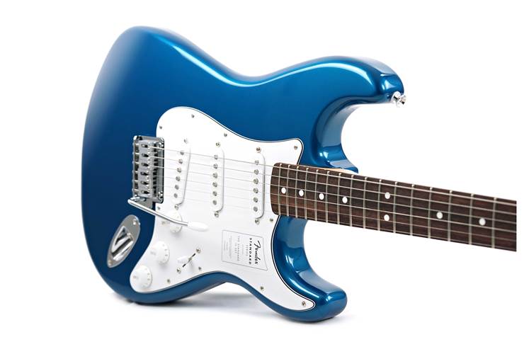 Fender Standard Stratocaster Aqua Marine Metallic Indian Laurel Fingerboard Fender Standard Stratocaster Aqua Marine Metallic Indian Laurel Fingerboard