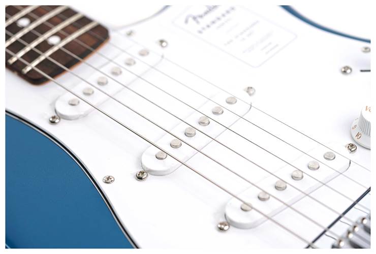 Fender Standard Stratocaster Aqua Marine Metallic Indian Laurel Fingerboard Fender Standard Stratocaster Aqua Marine Metallic Indian Laurel Fingerboard