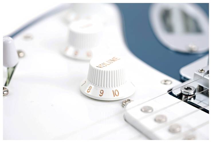 Fender Standard Stratocaster Aqua Marine Metallic Indian Laurel Fingerboard Fender Standard Stratocaster Aqua Marine Metallic Indian Laurel Fingerboard