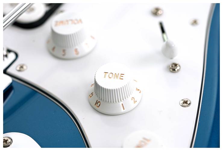 Fender Standard Stratocaster HSS Aqua Marine Metallic Maple Fingerboard Fender Standard Stratocaster HSS Aqua Marine Metallic Maple Fingerboard