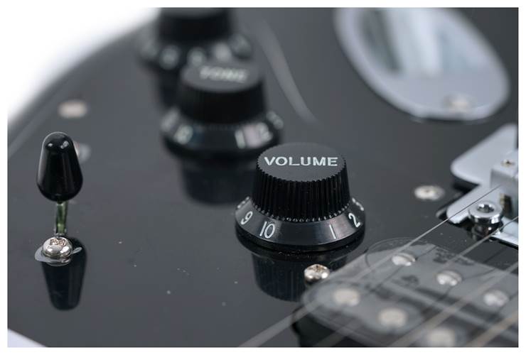 Fender Standard Stratocaster HSS Black Indian Laurel Fender Standard Stratocaster HSS Black Indian Laurel