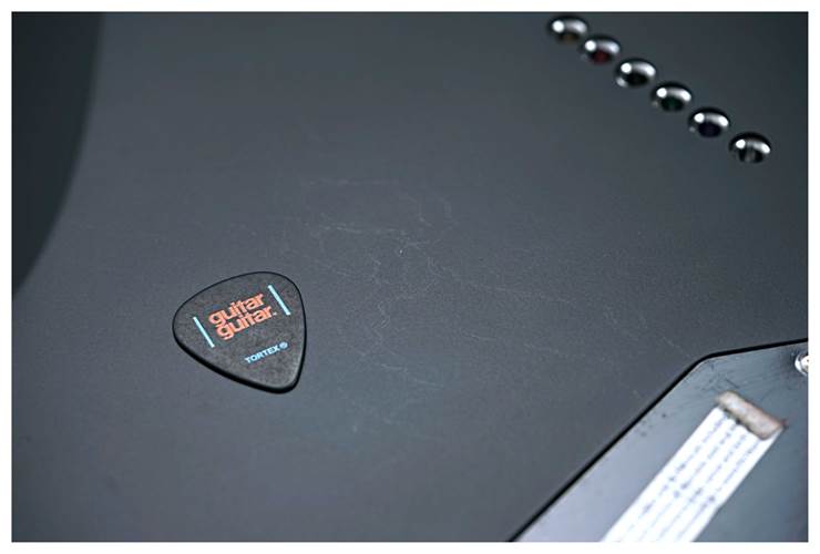 ESP LTD MH-1000NT Bold Binding Black Satin (Ex-Demo) #W25011724 ESP LTD MH-1000NT Bold Binding Black Satin (Ex-Demo) #W25011724