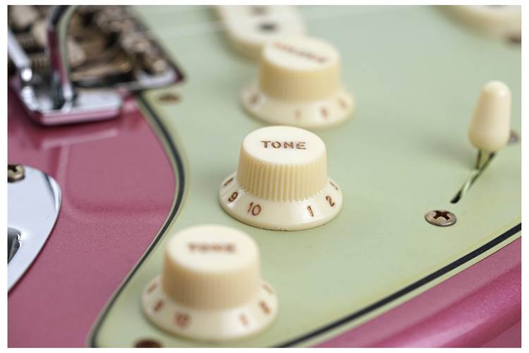 Fender Custom Shop 1959 Stratocaster Journeyman Relic Burgundy Mist Metallic Rosewood Fingerboard #CZ586983 Fender Custom Shop 1959 Stratocaster Journeyman Relic Burgundy Mist Metallic Rosewood Fingerboard #CZ586983