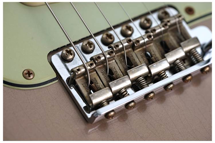 Fender Custom Shop 1959 Stratocaster Journeyman Relic Shoreline Gold Rosewood Fingerboard #CZ587032 Fender Custom Shop 1959 Stratocaster Journeyman Relic Shoreline Gold Rosewood Fingerboard #CZ587032