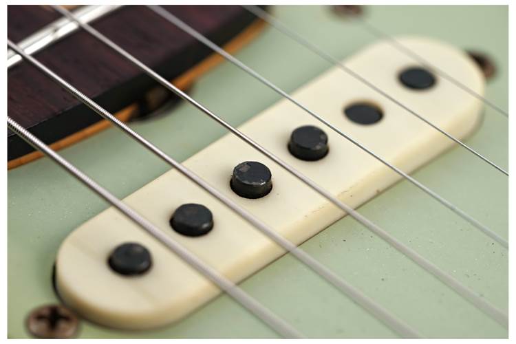 Fender Custom Shop 1959 Stratocaster Journeyman Relic Shoreline Gold Rosewood Fingerboard #CZ587032 Fender Custom Shop 1959 Stratocaster Journeyman Relic Shoreline Gold Rosewood Fingerboard #CZ587032