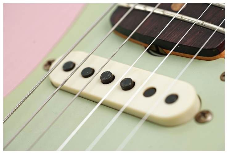 Fender Custom Shop 1959 Stratocaster Journeyman Relic Shell Pink Rosewood Fingerboard #CZ587030 Fender Custom Shop 1959 Stratocaster Journeyman Relic Shell Pink Rosewood Fingerboard #CZ587030