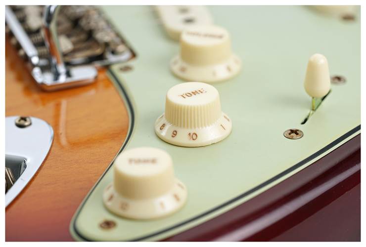 Fender Custom Shop 1959 Stratocaster Journeyman Relic Tobacco Burst Rosewood Fingerboard #CZ587036 Fender Custom Shop 1959 Stratocaster Journeyman Relic Tobacco Burst Rosewood Fingerboard #CZ587036