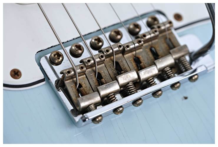Fender Custom Shop Mid 60's Collection Stratocaster Relic Faded Sonic Blue #R144973 Fender Custom Shop Mid 60's Collection Stratocaster Relic Faded Sonic Blue #R144973