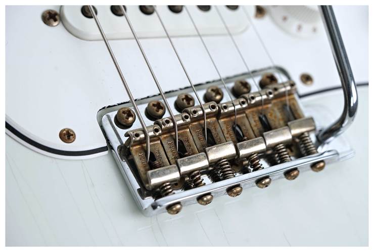 Fender Custom Shop Mid 60's Stratocaster Relic Faded Olympic White #R143641 Fender Custom Shop Mid 60's Stratocaster Relic Faded Olympic White #R143641