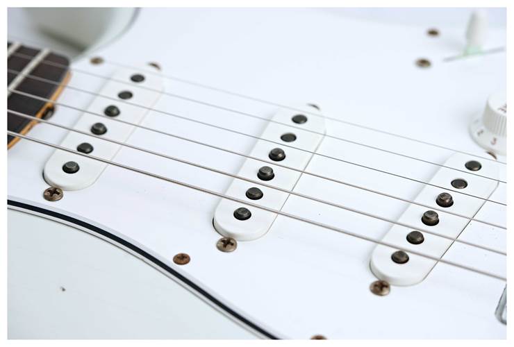 Fender Custom Shop Mid 60's Stratocaster Relic Faded Olympic White #R143641 Fender Custom Shop Mid 60's Stratocaster Relic Faded Olympic White #R143641