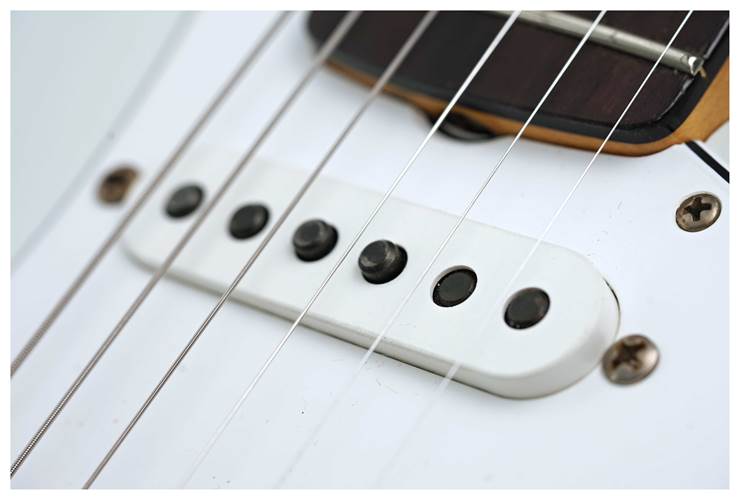 Fender Custom Shop Mid 60's Stratocaster Relic Faded Olympic White #R143641 Fender Custom Shop Mid 60's Stratocaster Relic Faded Olympic White #R143641