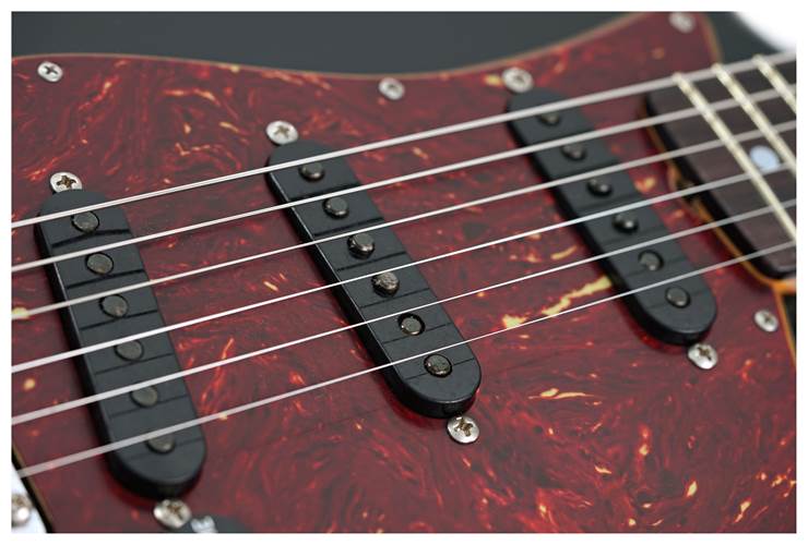 Fender Custom Shop Limited Edition Roasted Stratocaster Journeyman Relic with Closet Classic Hardware Black #XN18611 Fender Custom Shop Limited Edition Roasted Stratocaster Journeyman Relic with Closet Classic Hardware Black #XN18611