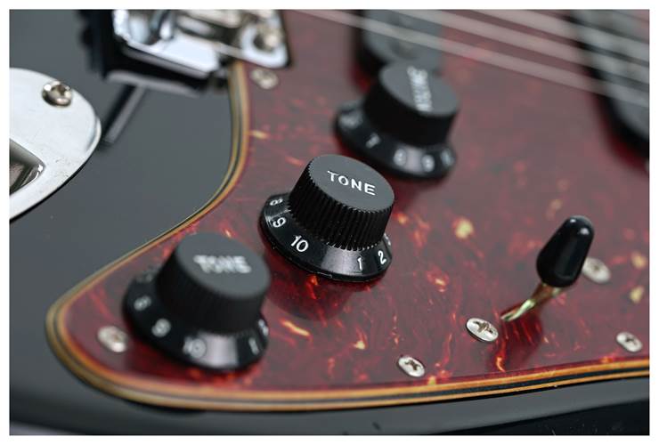Fender Custom Shop Limited Edition Roasted Stratocaster Journeyman Relic with Closet Classic Hardware Black #XN18611 Fender Custom Shop Limited Edition Roasted Stratocaster Journeyman Relic with Closet Classic Hardware Black #XN18611