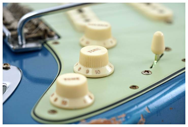 Fender Custom Shop 1962 Stratocaster Relic Aged Lake Placid Blue #CZ587046 Fender Custom Shop 1962 Stratocaster Relic Aged Lake Placid Blue #CZ587046