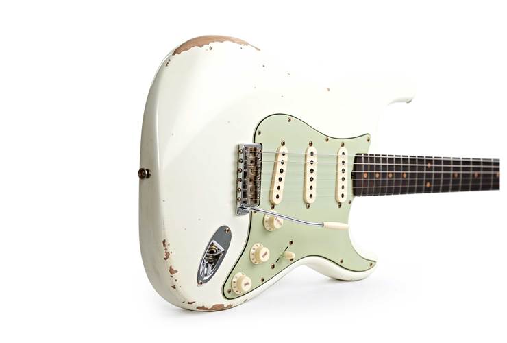Fender Custom Shop 1962 Stratocaster Relic Aged Olympic White #CZ586958 Fender Custom Shop 1962 Stratocaster Relic Aged Olympic White #CZ586958