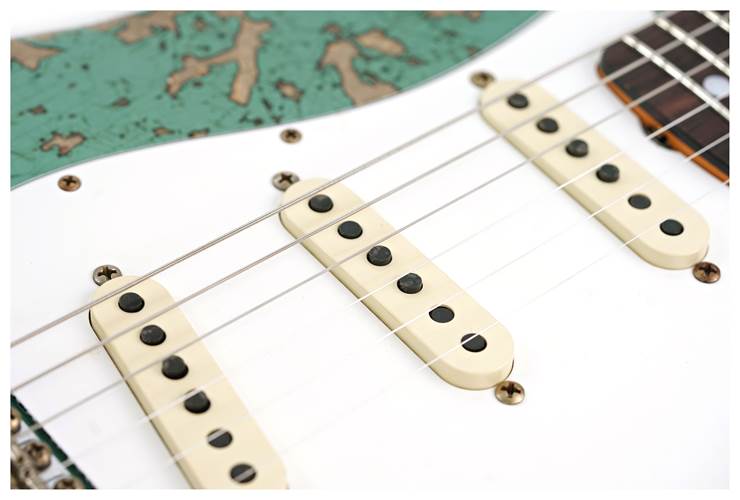 Fender Custom Shop 1965 Stratocaster Super Heavy Relic Super Faded Aged Sherwood Green Metallic over 3-Color Sunburst #CZ586962 Fender Custom Shop 1965 Stratocaster Super Heavy Relic Super Faded Aged Sherwood Green Metallic over 3-Color Sunburst #CZ586962