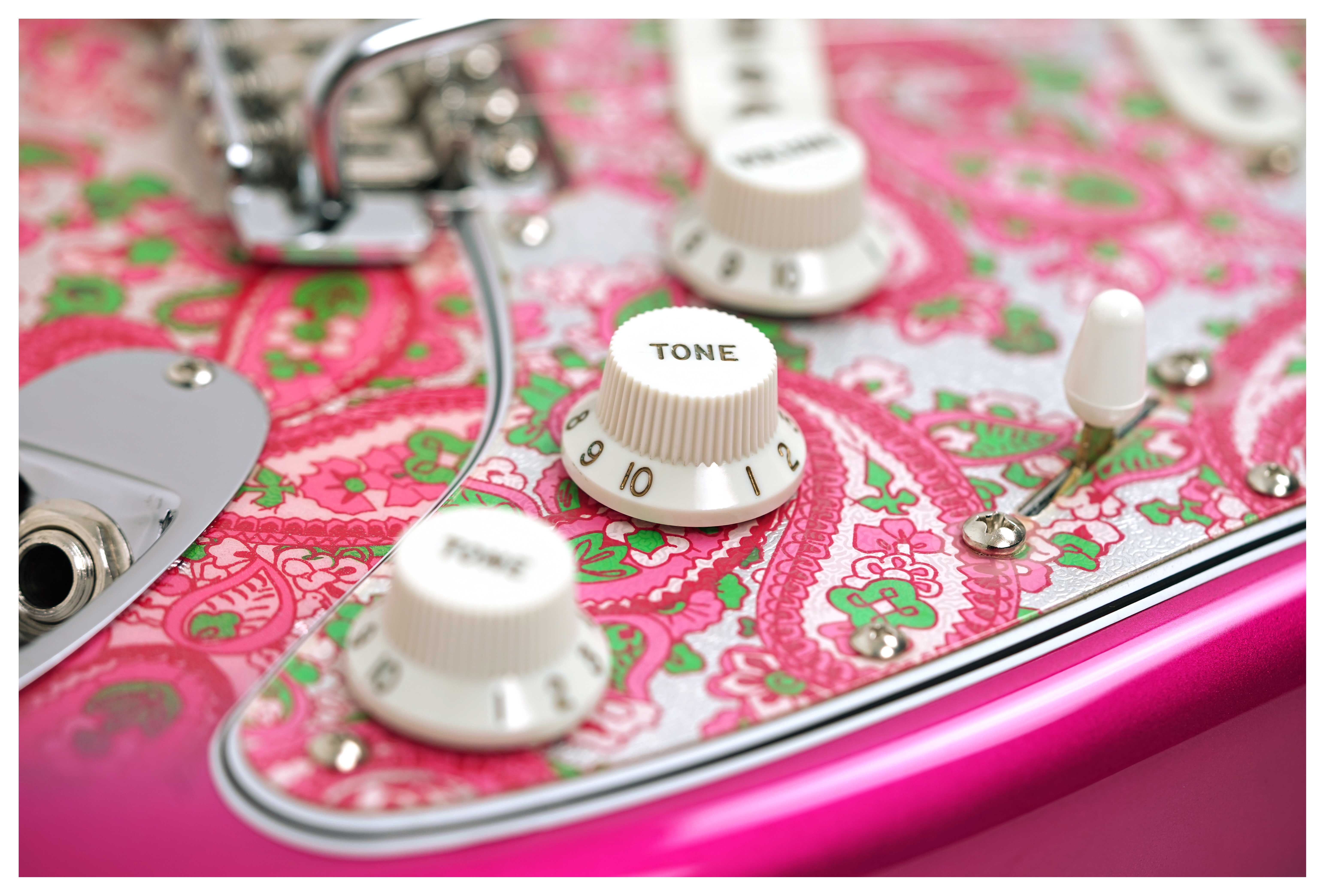 Fender guitarguitar Exclusive Made in Japan Limited Stratocaster Pink Paisley Maple Fingerboard