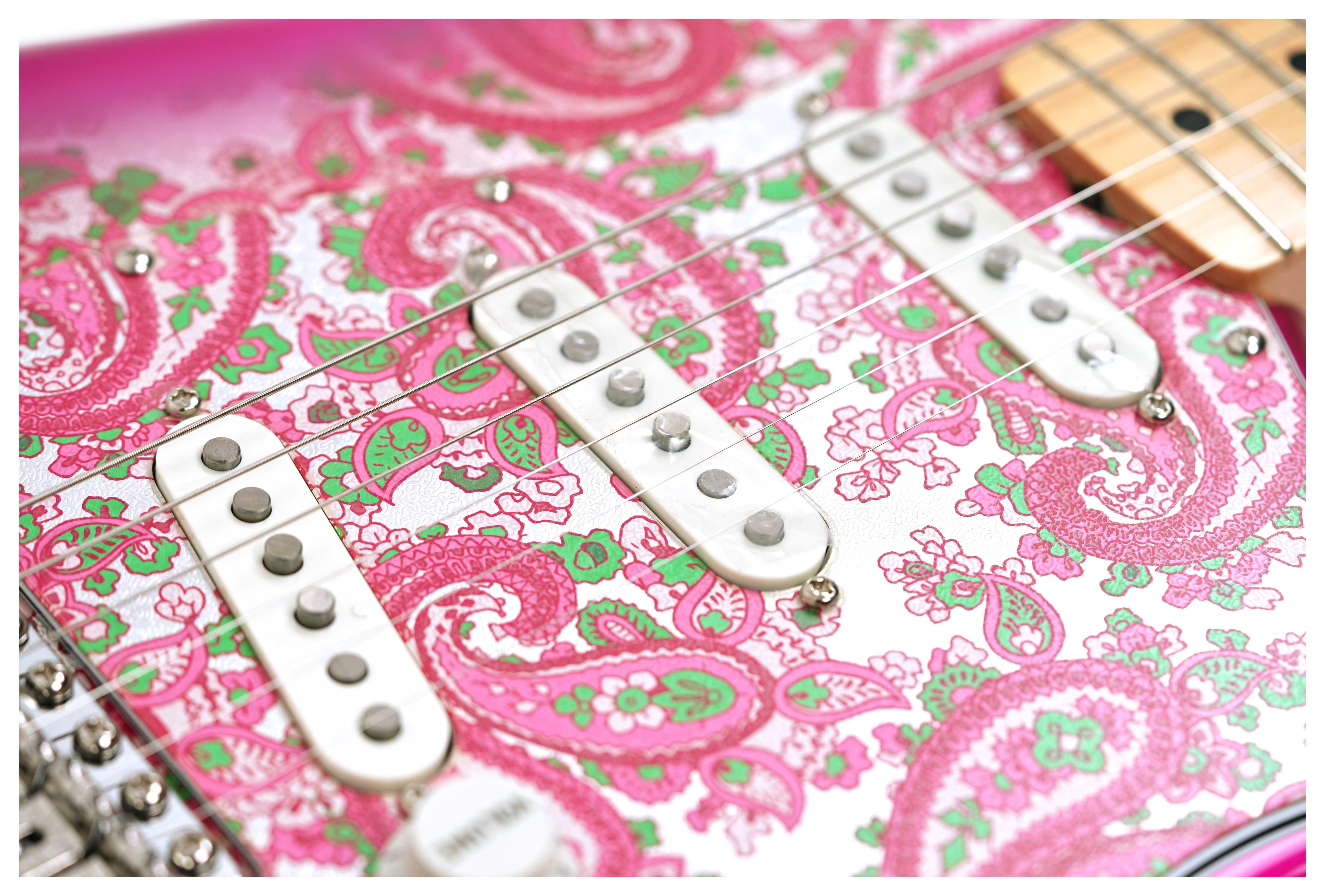 Fender guitarguitar Exclusive Made in Japan Limited Stratocaster Pink Paisley Maple Fingerboard