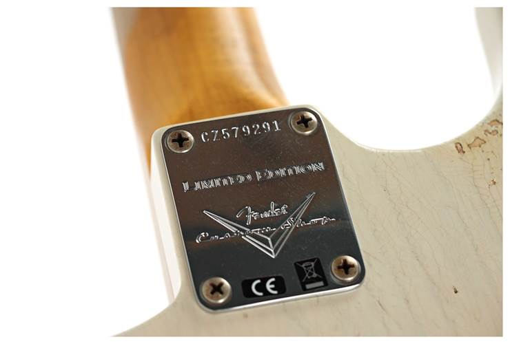 Fender Custom Shop Limited Edition Red Hot Hardtail Stratocaster Heavy Relic Aged White Blonde #CZ579291 Fender Custom Shop Limited Edition Red Hot Hardtail Stratocaster Heavy Relic Aged White Blonde #CZ579291