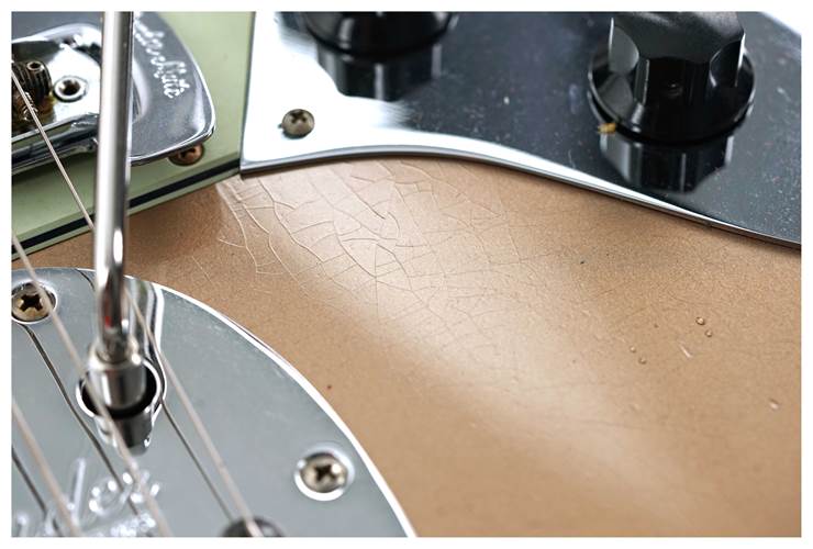 Fender Custom Shop Limited Edition Bass VI Journeyman Relic Aged Shoreline Gold #CZ572688 Fender Custom Shop Limited Edition Bass VI Journeyman Relic Aged Shoreline Gold #CZ572688