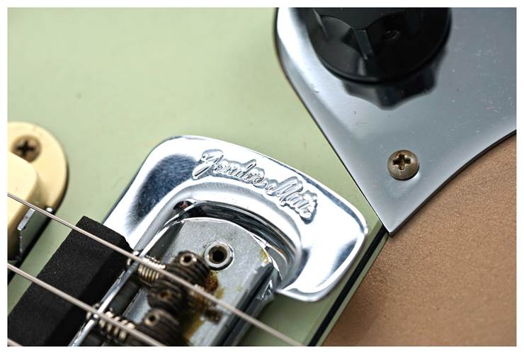 Fender Custom Shop Limited Edition Bass VI Journeyman Relic Aged Shoreline Gold #CZ572688 Fender Custom Shop Limited Edition Bass VI Journeyman Relic Aged Shoreline Gold #CZ572688