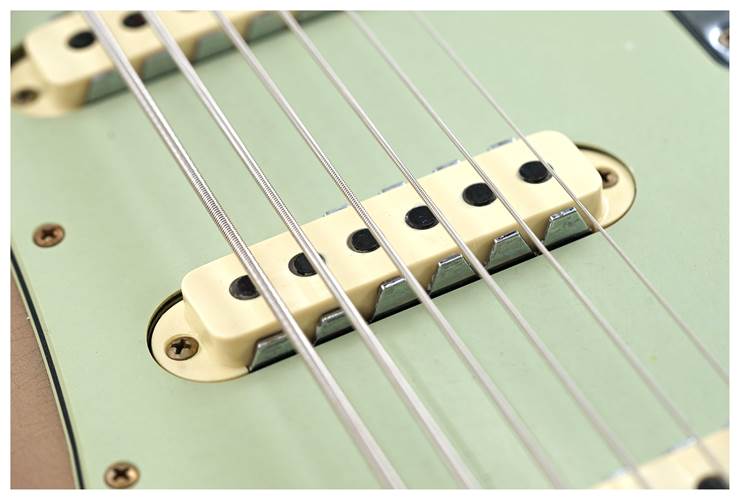 Fender Custom Shop Limited Edition Bass VI Journeyman Relic Aged Shoreline Gold #CZ572688 Fender Custom Shop Limited Edition Bass VI Journeyman Relic Aged Shoreline Gold #CZ572688