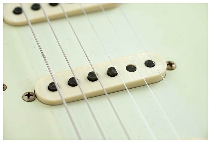 Fender Custom Shop Limited Edition 1963 Stratocaster Journeyman Relic 3 Tone Sunburst #CZ583174 Fender Custom Shop Limited Edition 1963 Stratocaster Journeyman Relic 3 Tone Sunburst #CZ583174