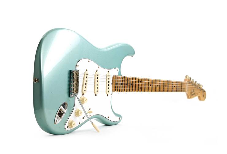 Fender Custom Shop Limited Edition 1965 Stratocaster Journeyman Relic Aged Firemist Silver #CZ583933 Fender Custom Shop Limited Edition 1965 Stratocaster Journeyman Relic Aged Firemist Silver #CZ583933