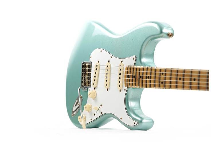 Fender Custom Shop Limited Edition 1965 Stratocaster Journeyman Relic Aged Firemist Silver #CZ583933 Fender Custom Shop Limited Edition 1965 Stratocaster Journeyman Relic Aged Firemist Silver #CZ583933