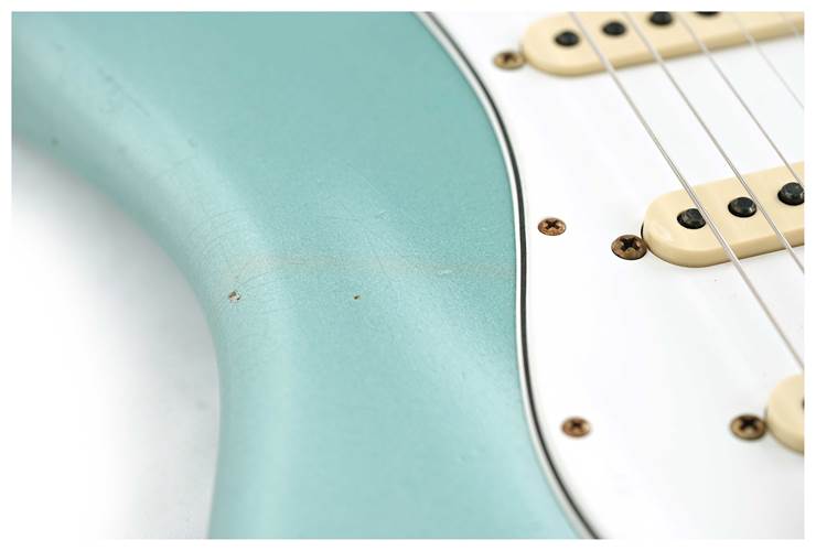 Fender Custom Shop Limited Edition 1965 Stratocaster Journeyman Relic Aged Firemist Silver #CZ583933 Fender Custom Shop Limited Edition 1965 Stratocaster Journeyman Relic Aged Firemist Silver #CZ583933