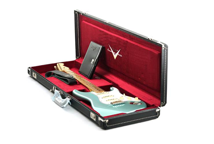 Fender Custom Shop Limited Edition 1965 Stratocaster Journeyman Relic Aged Firemist Silver #CZ583933 Fender Custom Shop Limited Edition 1965 Stratocaster Journeyman Relic Aged Firemist Silver #CZ583933