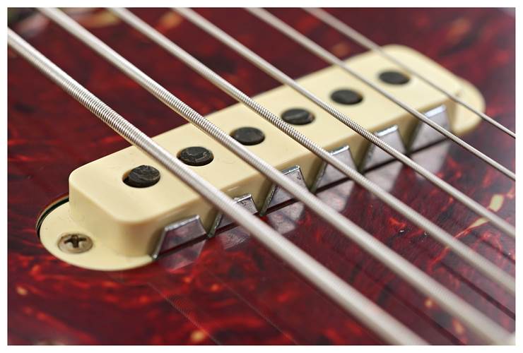 Fender Custom Shop Limited Edition Bass VI Journeyman Relic 3-Tone Sunburst #CZ579549 Fender Custom Shop Limited Edition Bass VI Journeyman Relic 3-Tone Sunburst #CZ579549
