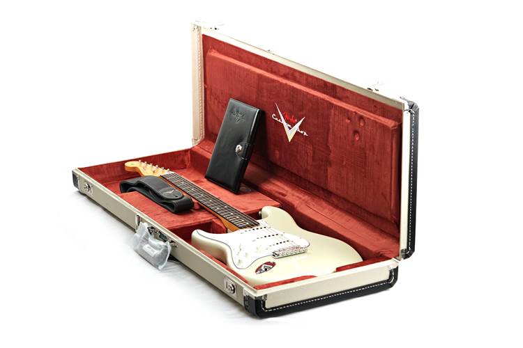 Fender Custom Shop 1962 Stratocaster Lush Closet Classic Aged India Ivory Left Handed #CZ572688 Fender Custom Shop 1962 Stratocaster Lush Closet Classic Aged India Ivory Left Handed #CZ572688