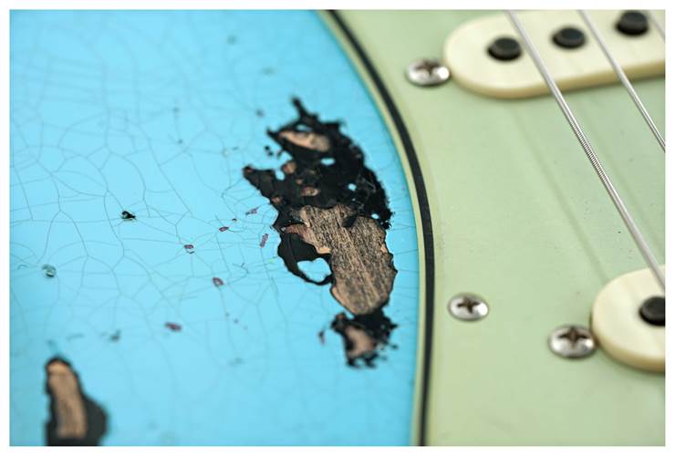 Fender Custom Shop 1963 Stratocaster Heavy Relic with Closet Classic Hardware Daphne Blue Over Black #CZ582547 Fender Custom Shop 1963 Stratocaster Heavy Relic with Closet Classic Hardware Daphne Blue Over Black #CZ582547