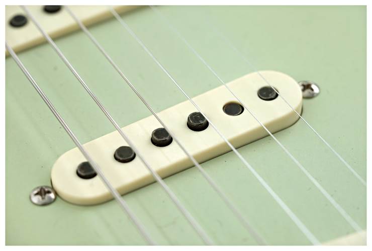 Fender Custom Shop 1963 Stratocaster Heavy Relic with Closet Classic Hardware Daphne Blue Over Black #CZ582547 Fender Custom Shop 1963 Stratocaster Heavy Relic with Closet Classic Hardware Daphne Blue Over Black #CZ582547