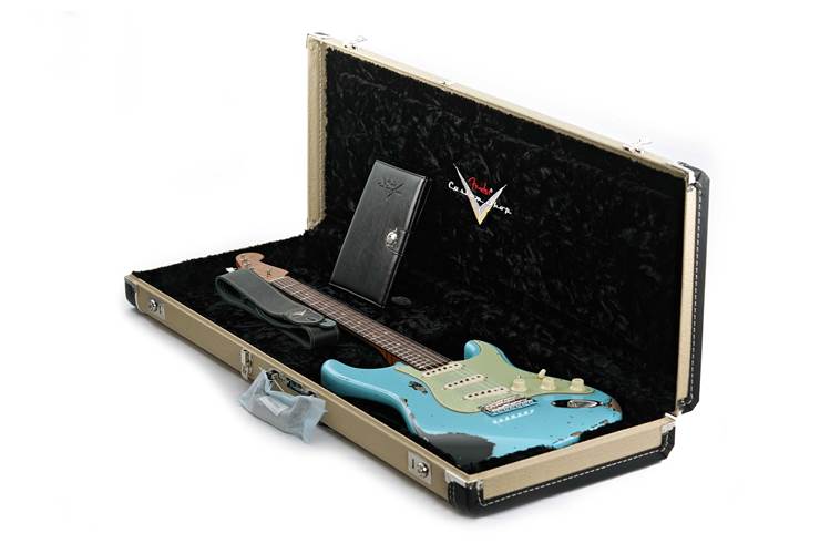 Fender Custom Shop 1963 Stratocaster Heavy Relic with Closet Classic Hardware Daphne Blue Over Black #CZ582547 Fender Custom Shop 1963 Stratocaster Heavy Relic with Closet Classic Hardware Daphne Blue Over Black #CZ582547