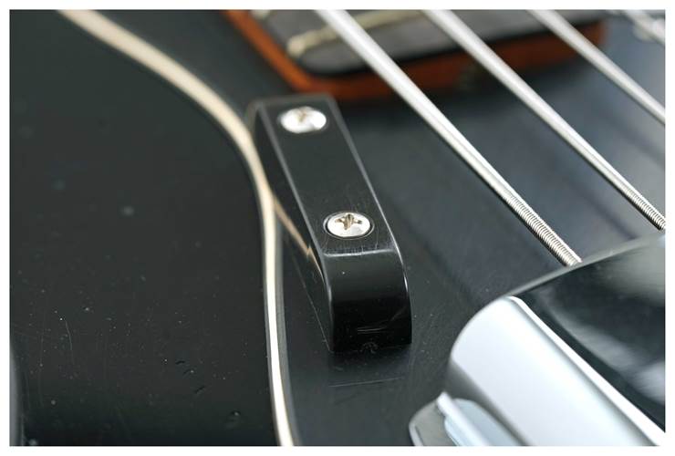 Fender Custom Shop 1964 Jazz Bass Relic with Closet Classic Hardware Ebony Black Mint Pickguard #R134552 Fender Custom Shop 1964 Jazz Bass Relic with Closet Classic Hardware Ebony Black Mint Pickguard #R134552