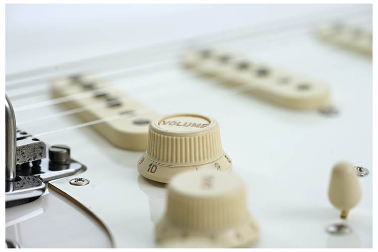 Fender American Ultra Luxe Vintage 50s Stratocaster White Blonde #US25015269 Fender American Ultra Luxe Vintage 50s Stratocaster White Blonde #US25015269