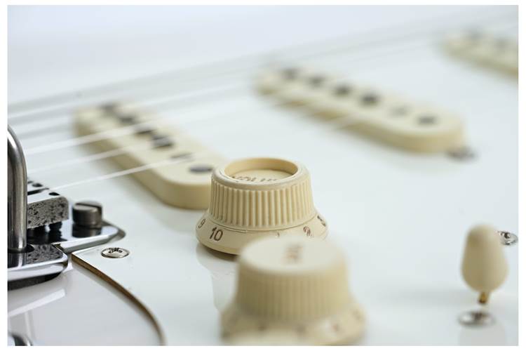 Fender American Ultra Luxe Vintage 50s Stratocaster White Blonde #US25015269 Fender American Ultra Luxe Vintage 50s Stratocaster White Blonde #US25015269